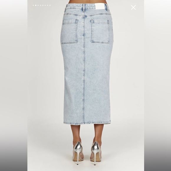 Meshki JORDANA top and ACACIA skirt set in light blue - Picture 2 of 5